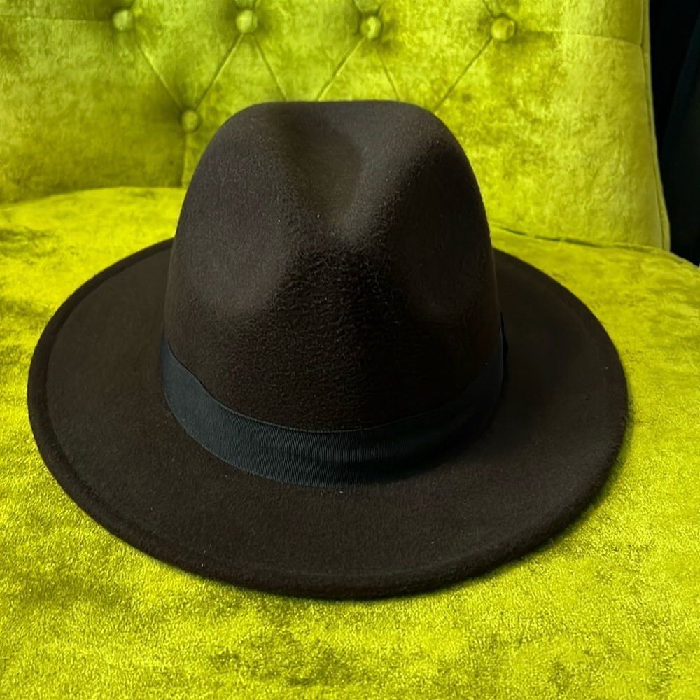 Brown brim men’s hat